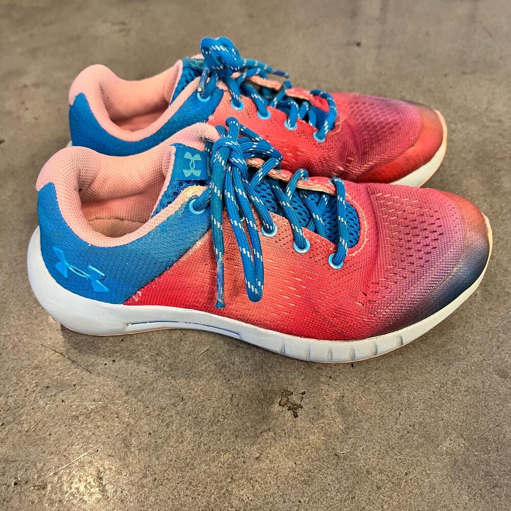 Under Armour pink blue ombre girls running shoes athletic size 13.5 lightweight